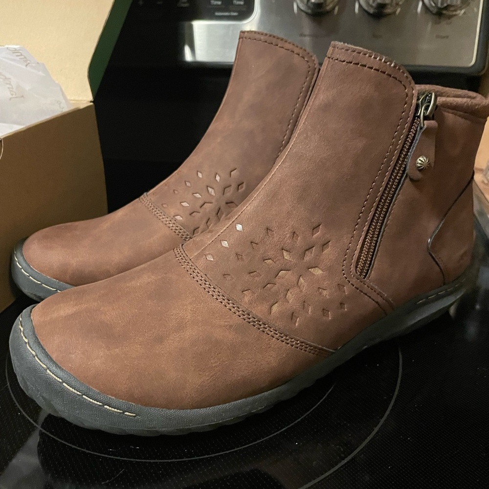 NIB NWT JBU Women’s Polaris Waterproof boot -brown Sz11